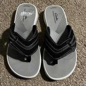Clarks Black and Gray Sporty Sandals size 7 like new